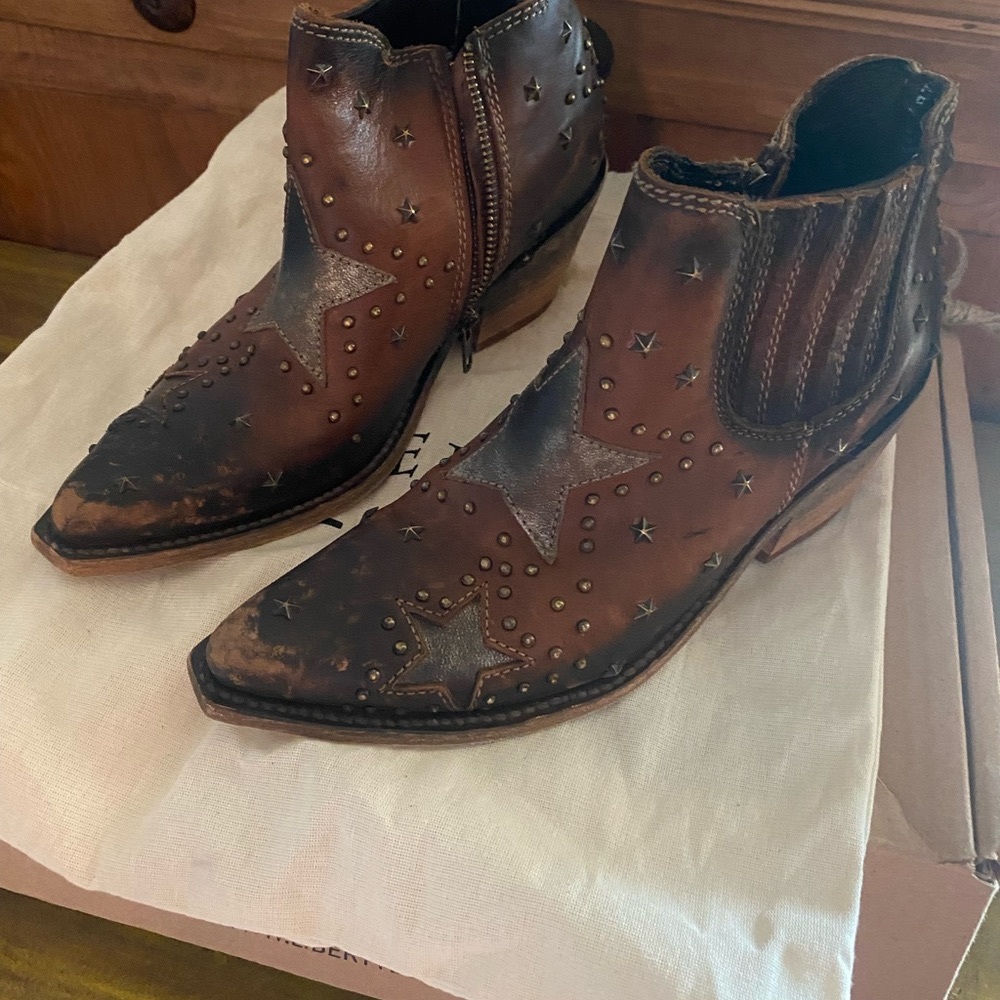 Liberty Black Star Booties